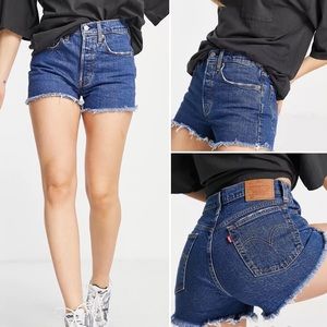 Levi's 501 Original Frayed Hem Shorts in mid wash High-waist Denim Button-up 28